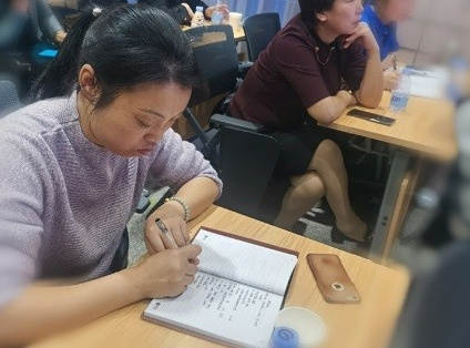 附件4：客户在认真的学习.jpg